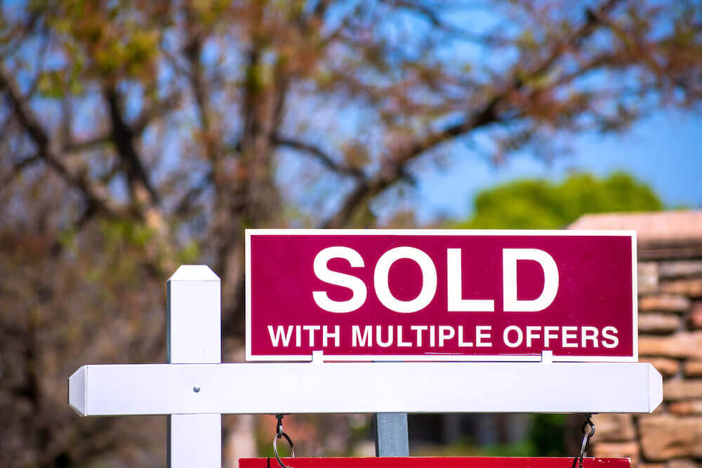 How to manage multiple offers as a real estate agent